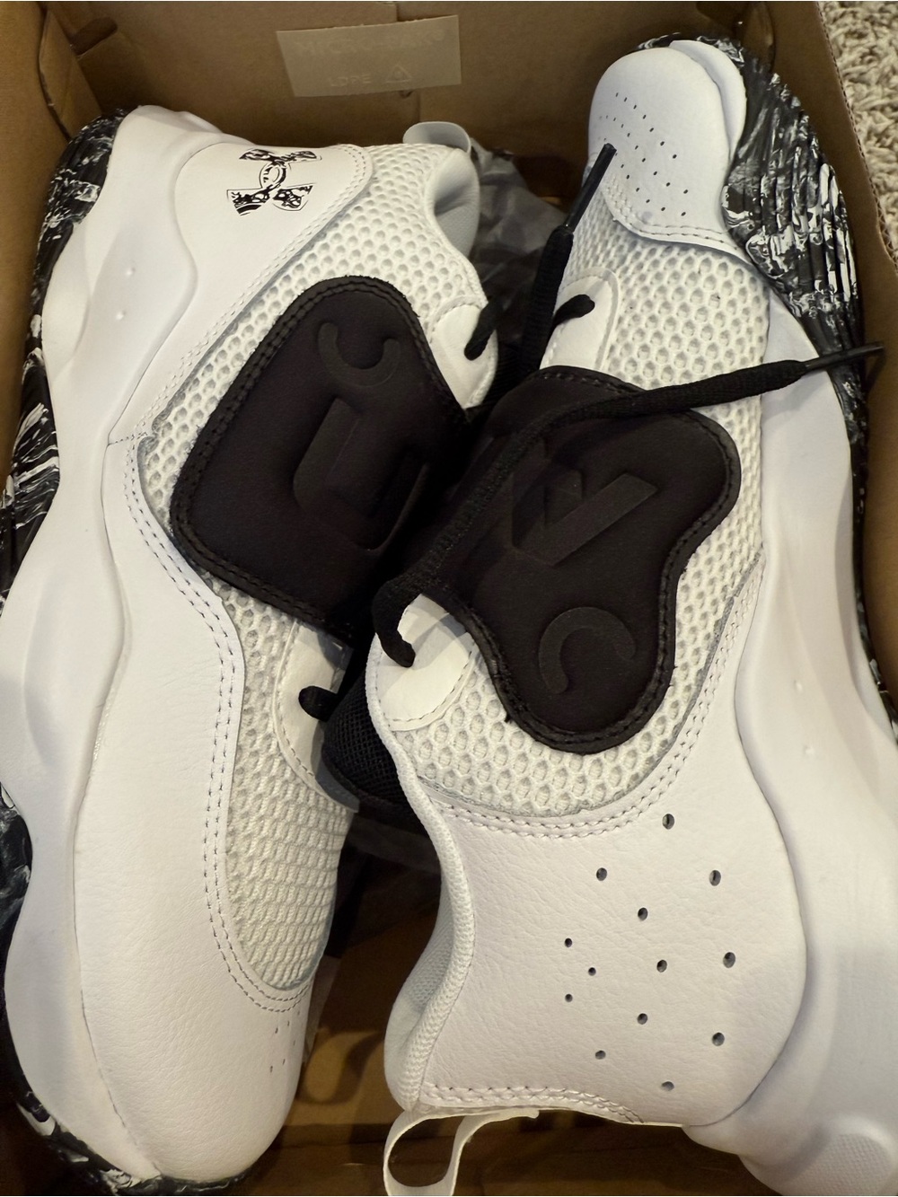 Under Armour White and Black UA GS Zone BB 2 Shoe Box Label